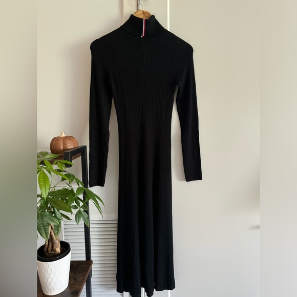 BNWT Tommy Hilfiger sweater dress - Picture 2 of 6